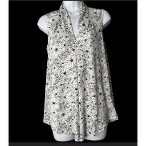 Cable & Gauge Floral Blouse Women Size S White Black Sleeveless V-Neck Pleated